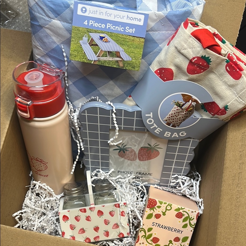 TODAY ONLY 🔥 Strawberry Picnic Gift Box /Care Package, 7 NWT items